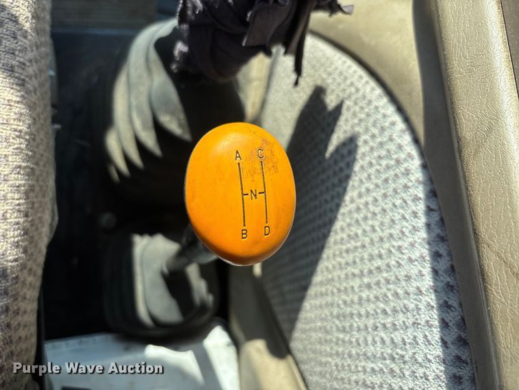 image for item DT0117 2014 John Deere 6105E tractor