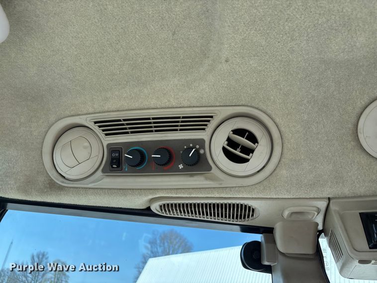 image for item DT0117 2014 John Deere 6105E tractor