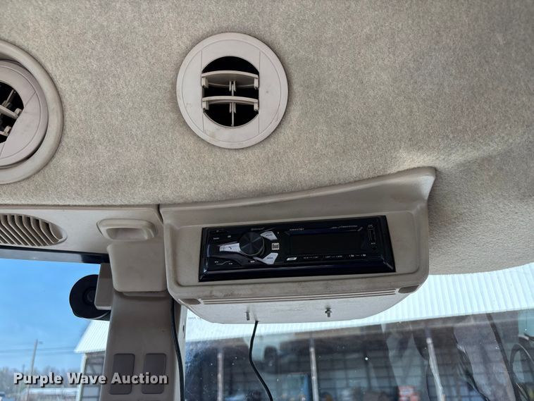 image for item DT0117 2014 John Deere 6105E tractor