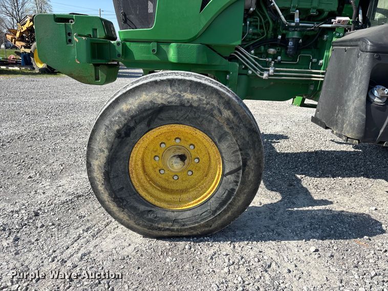 image for item DT0117 2014 John Deere 6105E tractor