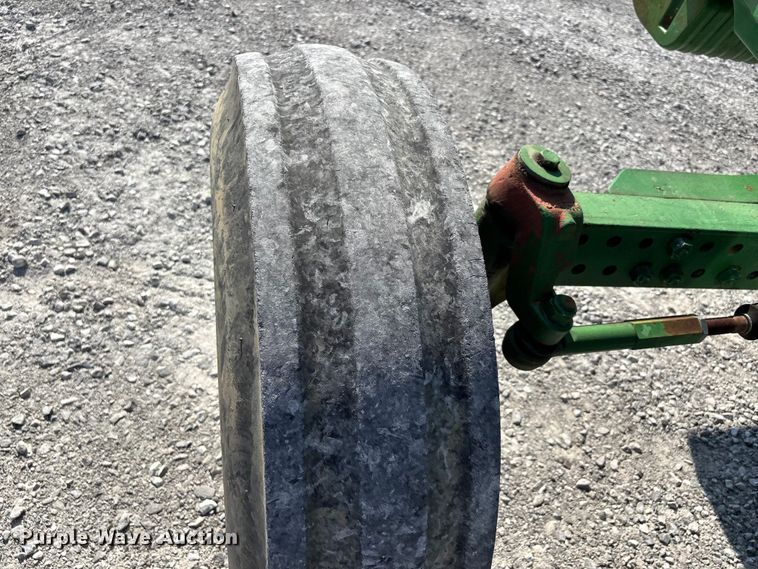 image for item DT0117 2014 John Deere 6105E tractor