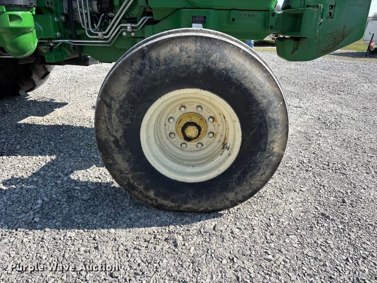 image for item DT0117 2014 John Deere 6105E tractor