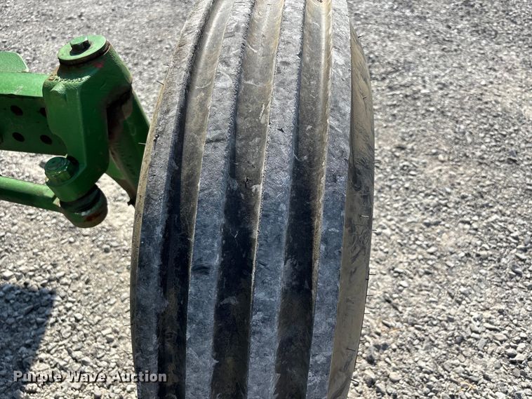 image for item DT0117 2014 John Deere 6105E tractor