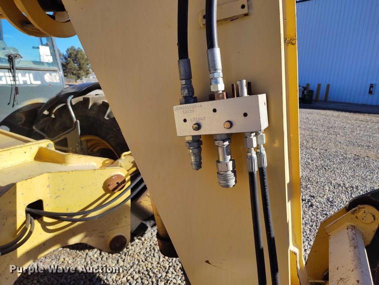 image for item DT0990 Gehl DL11-55 telehandler