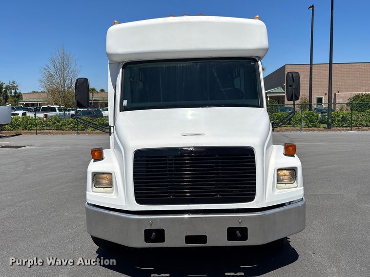 image for item DU0424 2002 Champion Freightliner FB65 shuttle bus