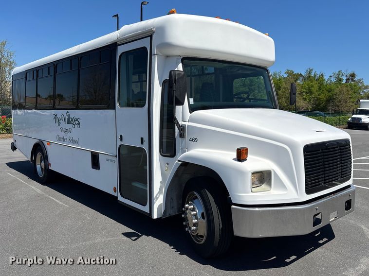 image for item DU0424 2002 Champion Freightliner FB65 shuttle bus