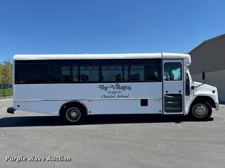 image for item DU0424 2002 Champion Freightliner FB65 shuttle bus