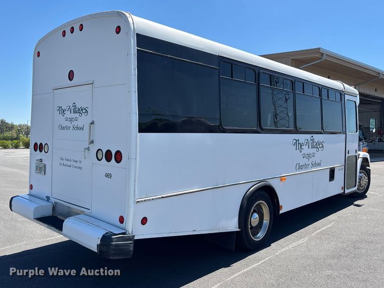 image for item DU0424 2002 Champion Freightliner FB65 shuttle bus