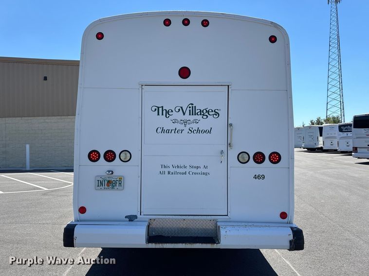 image for item DU0424 2002 Champion Freightliner FB65 shuttle bus