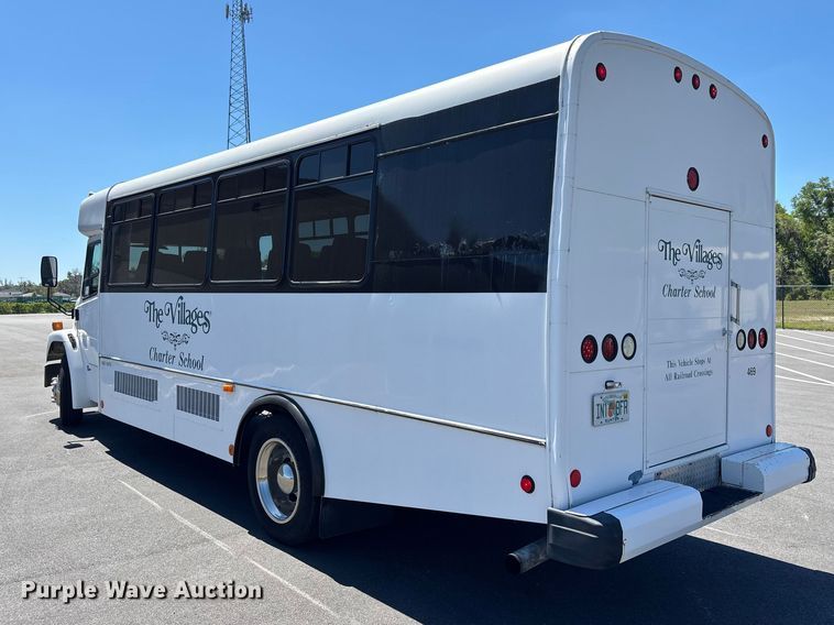 image for item DU0424 2002 Champion Freightliner FB65 shuttle bus