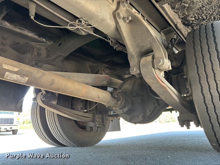 image for item DU0424 2002 Champion Freightliner FB65 shuttle bus