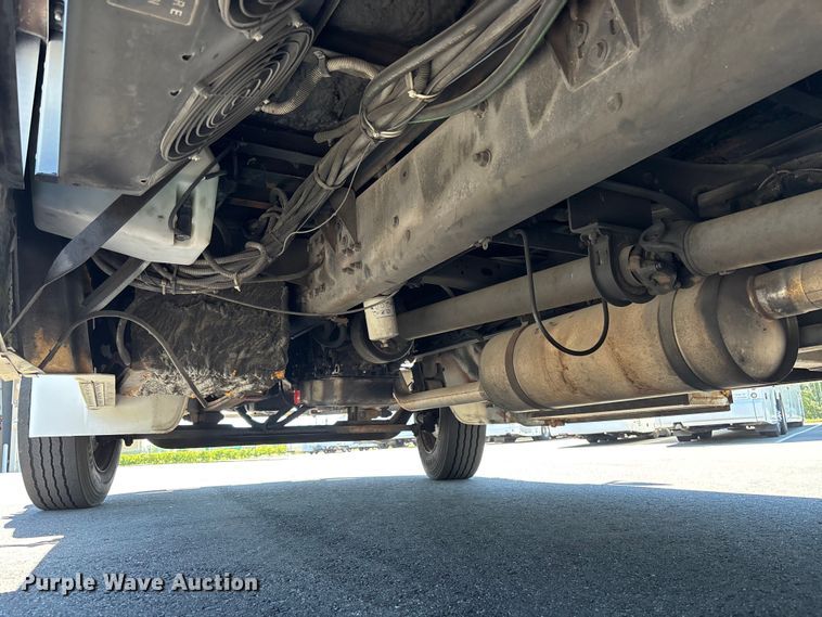 image for item DU0424 2002 Champion Freightliner FB65 shuttle bus