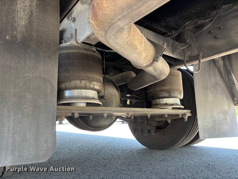 image for item DU0424 2002 Champion Freightliner FB65 shuttle bus