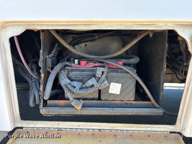 image for item DU0424 2002 Champion Freightliner FB65 shuttle bus