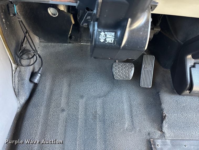 image for item DU0424 2002 Champion Freightliner FB65 shuttle bus