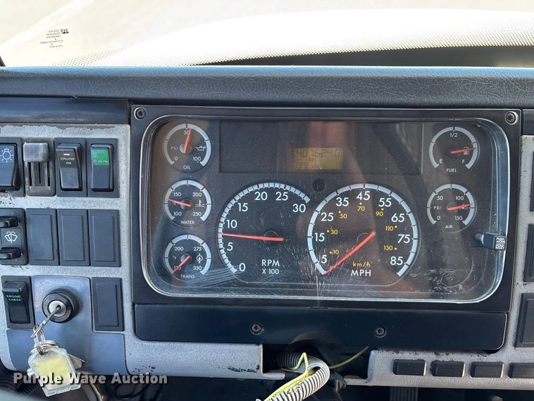 image for item DU0424 2002 Champion Freightliner FB65 shuttle bus