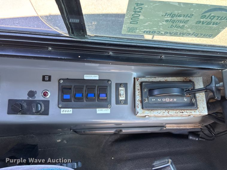 image for item DU0424 2002 Champion Freightliner FB65 shuttle bus