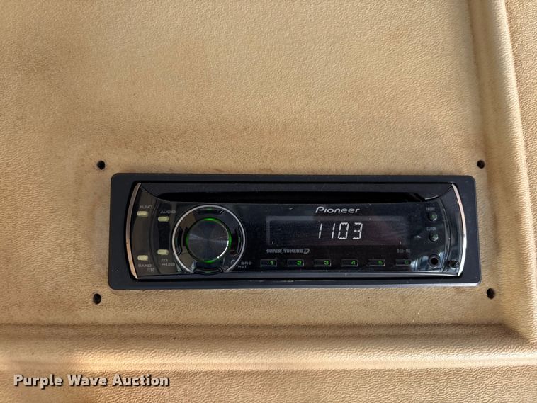 image for item DU0424 2002 Champion Freightliner FB65 shuttle bus