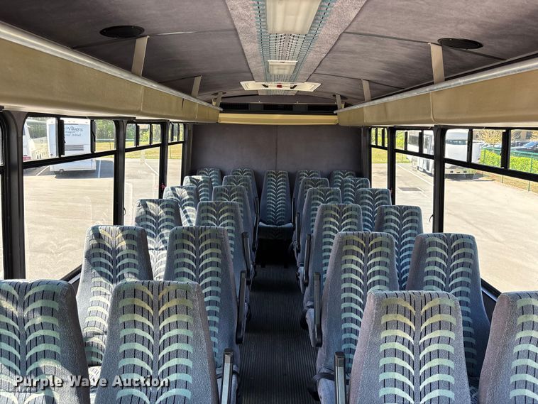 image for item DU0424 2002 Champion Freightliner FB65 shuttle bus