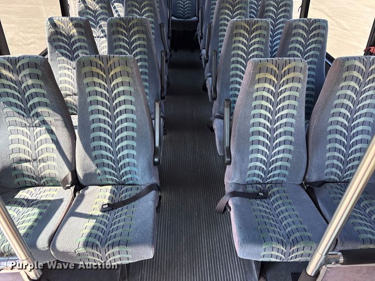 image for item DU0424 2002 Champion Freightliner FB65 shuttle bus