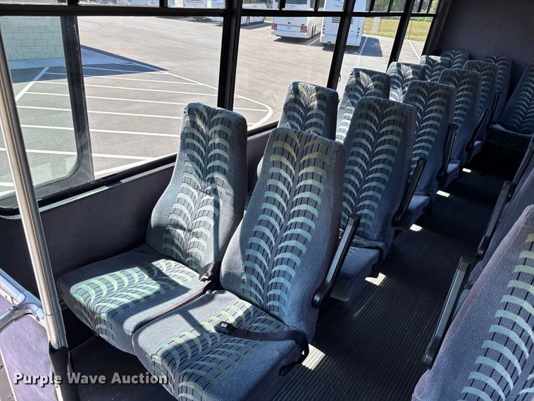 image for item DU0424 2002 Champion Freightliner FB65 shuttle bus