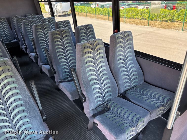 image for item DU0424 2002 Champion Freightliner FB65 shuttle bus