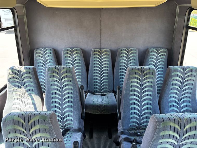 image for item DU0424 2002 Champion Freightliner FB65 shuttle bus