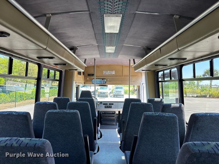 image for item DU0424 2002 Champion Freightliner FB65 shuttle bus