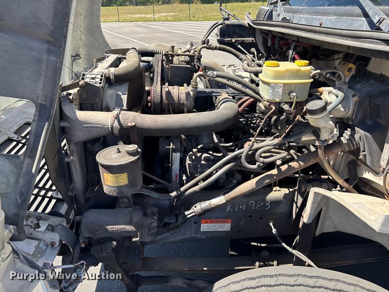 image for item DU0424 2002 Champion Freightliner FB65 shuttle bus