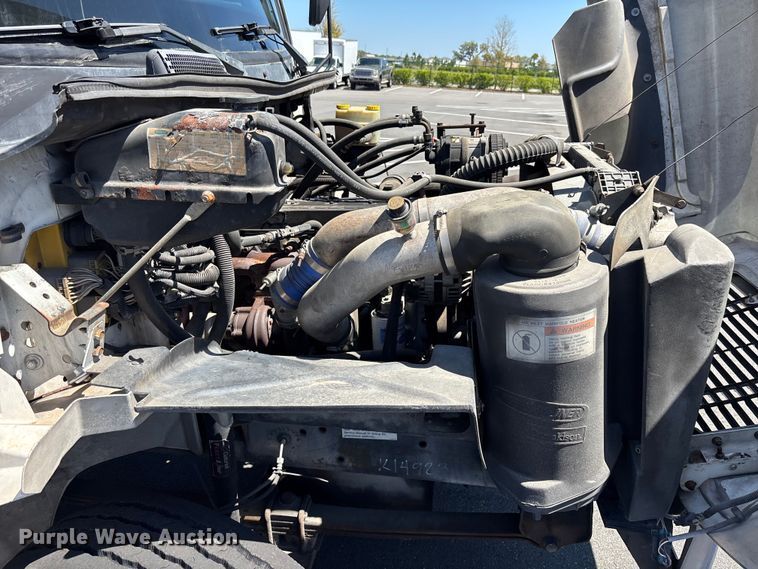 image for item DU0424 2002 Champion Freightliner FB65 shuttle bus