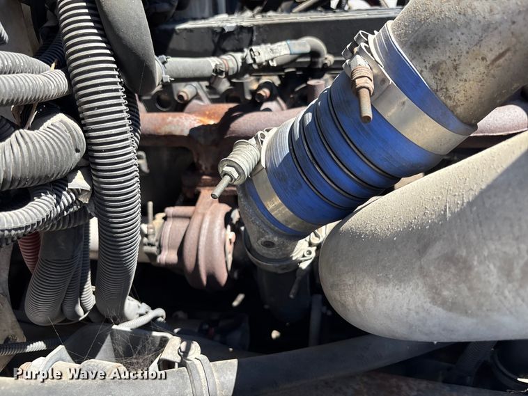 image for item DU0424 2002 Champion Freightliner FB65 shuttle bus