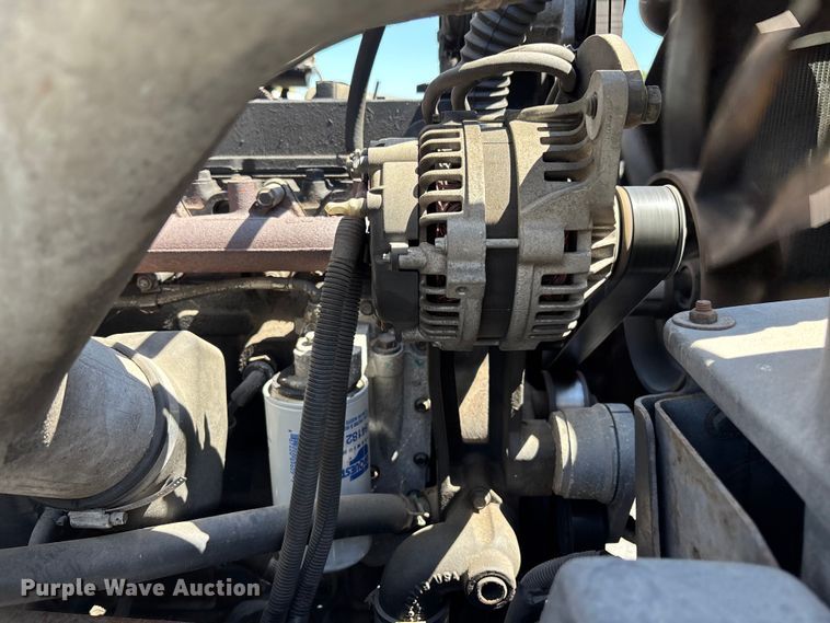 image for item DU0424 2002 Champion Freightliner FB65 shuttle bus