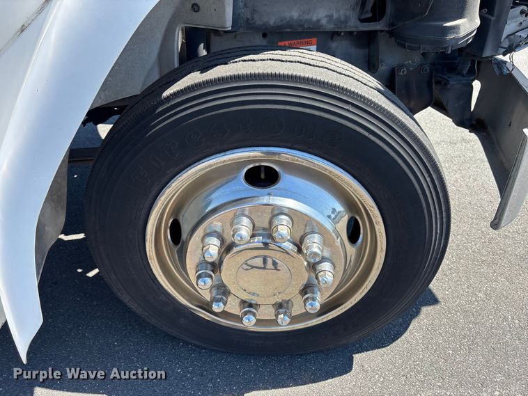 image for item DU0424 2002 Champion Freightliner FB65 shuttle bus