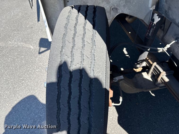 image for item DU0424 2002 Champion Freightliner FB65 shuttle bus