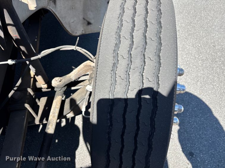 image for item DU0424 2002 Champion Freightliner FB65 shuttle bus