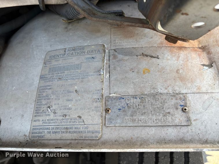 image for item DU0424 2002 Champion Freightliner FB65 shuttle bus