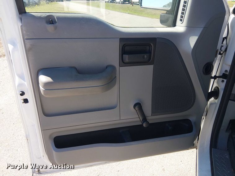 image for item DU0425 2006 Ford F150 XL pickup truck