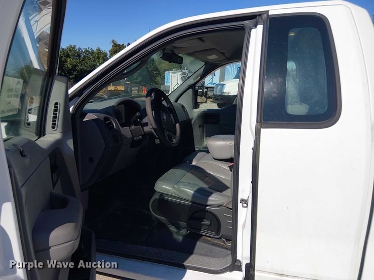 image for item DU0425 2006 Ford F150 XL pickup truck