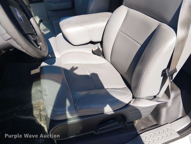 image for item DU0425 2006 Ford F150 XL pickup truck