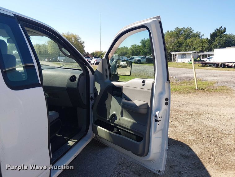 image for item DU0425 2006 Ford F150 XL pickup truck