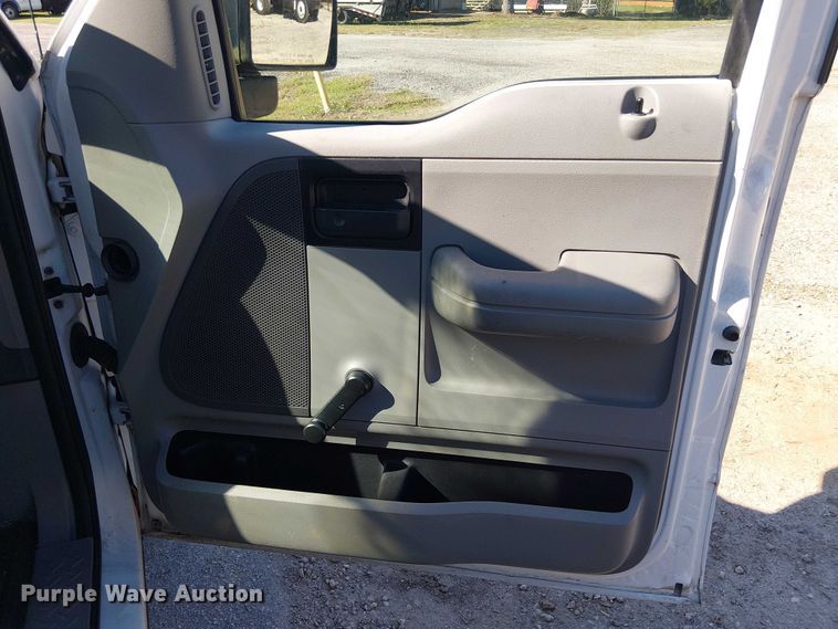 image for item DU0425 2006 Ford F150 XL pickup truck