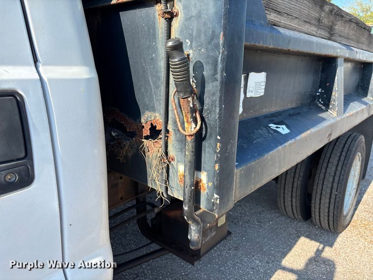 image for item DU0426 2006 Ford F450 Super Duty dump truck