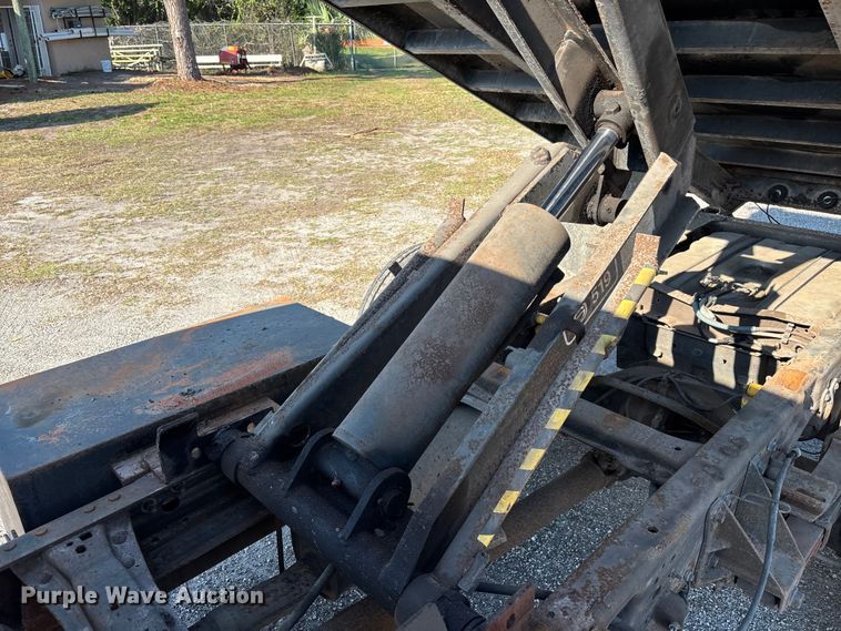 image for item DU0426 2006 Ford F450 Super Duty dump truck