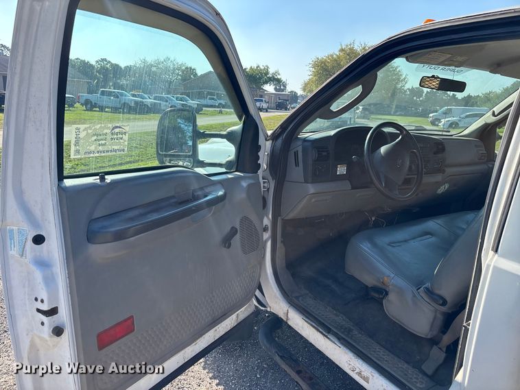 image for item DU0426 2006 Ford F450 Super Duty dump truck