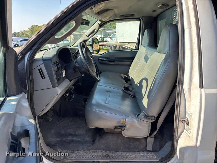 image for item DU0426 2006 Ford F450 Super Duty dump truck