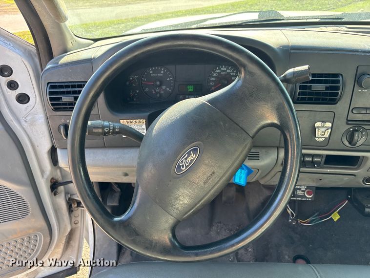 image for item DU0426 2006 Ford F450 Super Duty dump truck