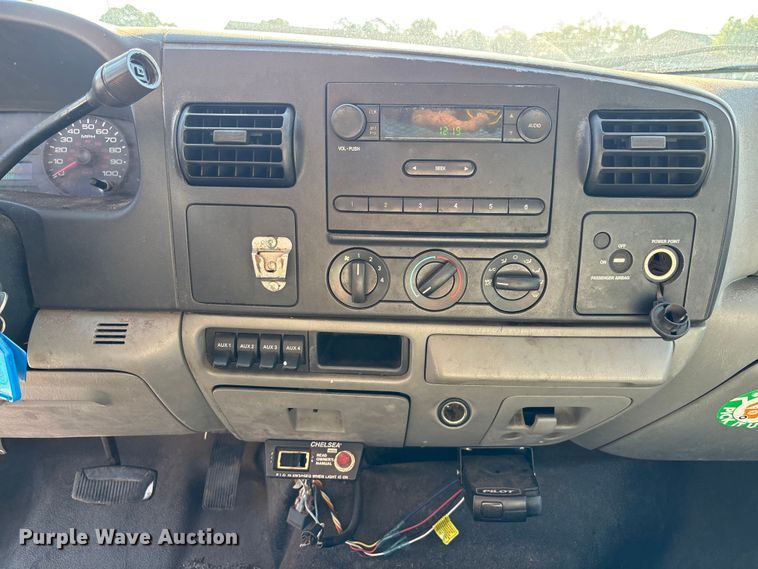 image for item DU0426 2006 Ford F450 Super Duty dump truck