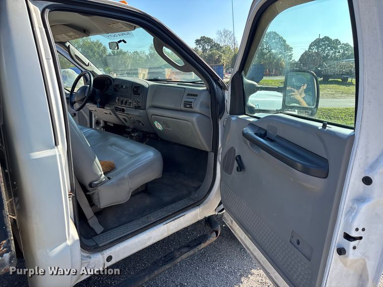 image for item DU0426 2006 Ford F450 Super Duty dump truck