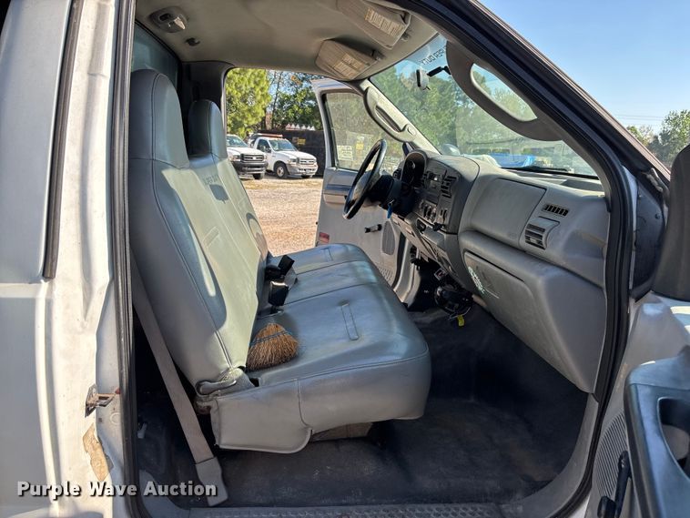 image for item DU0426 2006 Ford F450 Super Duty dump truck