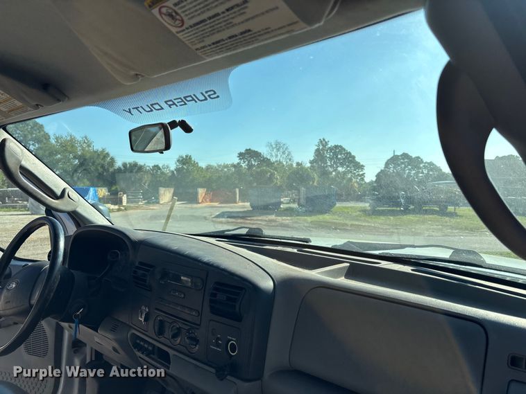 image for item DU0426 2006 Ford F450 Super Duty dump truck